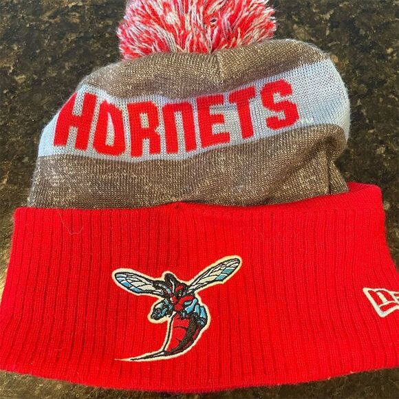 New Era Hornets Unisex Beanie Hat with Pom Multicolor Winter Casual - Picture 1 of 7